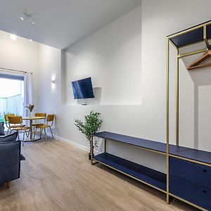 Deluxe Studio
